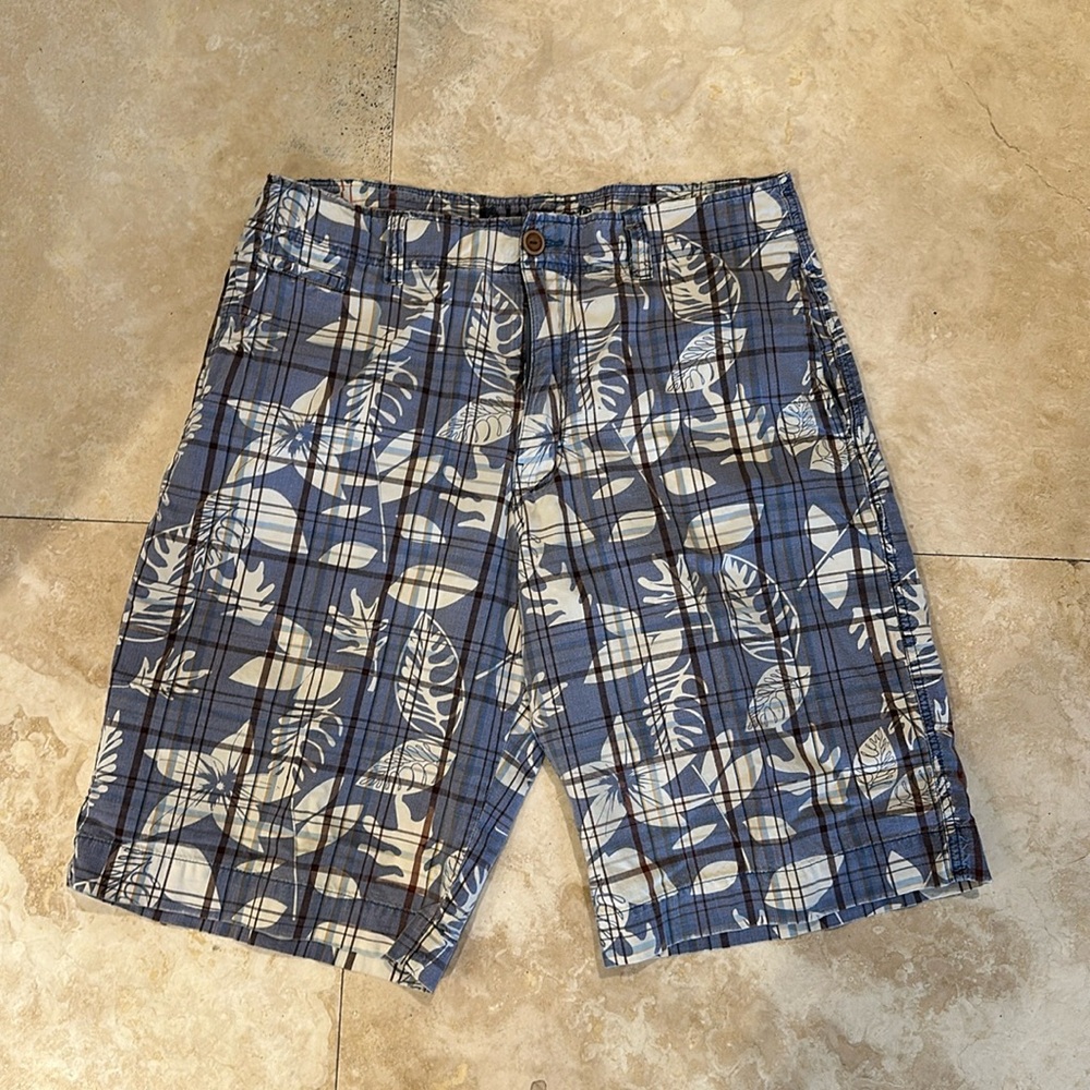 Plugg blue and white floral Hawaiian cargo shorts